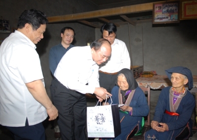 460 ຕື້ດົງອຸປະຖຳໃຫ້ແກ່ວຽກງານຮັບປະກັນຊີວິດສັງຄົມຢູ່ເຂດຕາເວັນຕົກສຽງເໜືອ